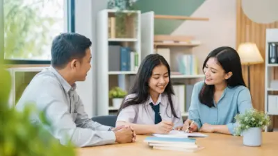 Guru Indonesia dengan sikap lembut sedang meninjau buku catatan dan tulisan tangan siswa di meja kelas dalam suasana belajar yang hangat